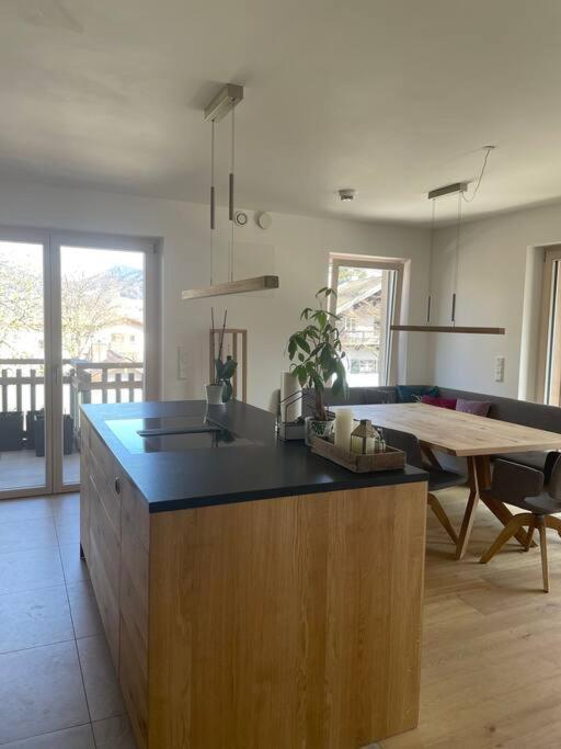 Wunderschoenes 4 Zimmer Apartment Mit Seeblick Bad Wiessee Kültér fotó